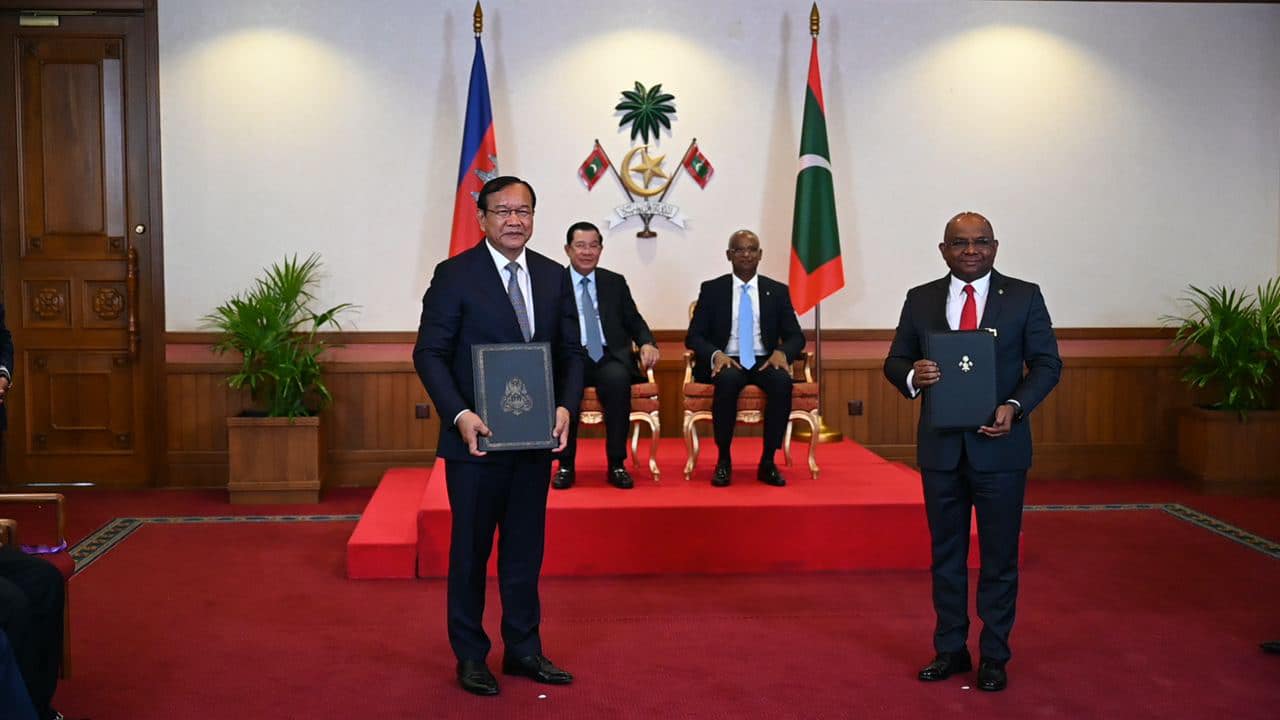 On the morning of January 16, 2023, Samdech Techo Hun Sen and H.E. Ibrahim Mohamed Solih, President of the Republic of Maldives co-witness the signing of 6 important documents between the two countries.